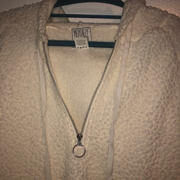 Super Cozy Beige Sweatshirt Top. Size Small - Picture 3 of 7